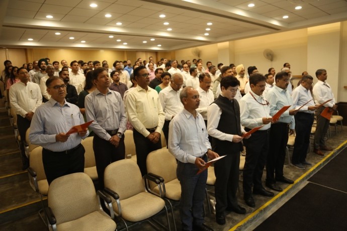 Shri Roop Narayan Sunkar, MD:NHSRCL administered Integrity Pledge to all employees on the occasion of VAW 2023